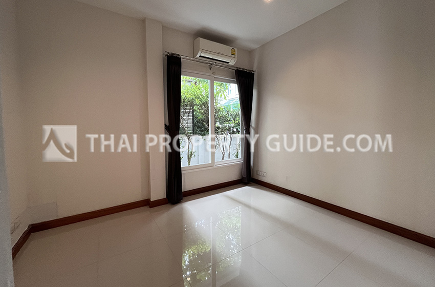 House with Shared Pool in Bangnatrad 